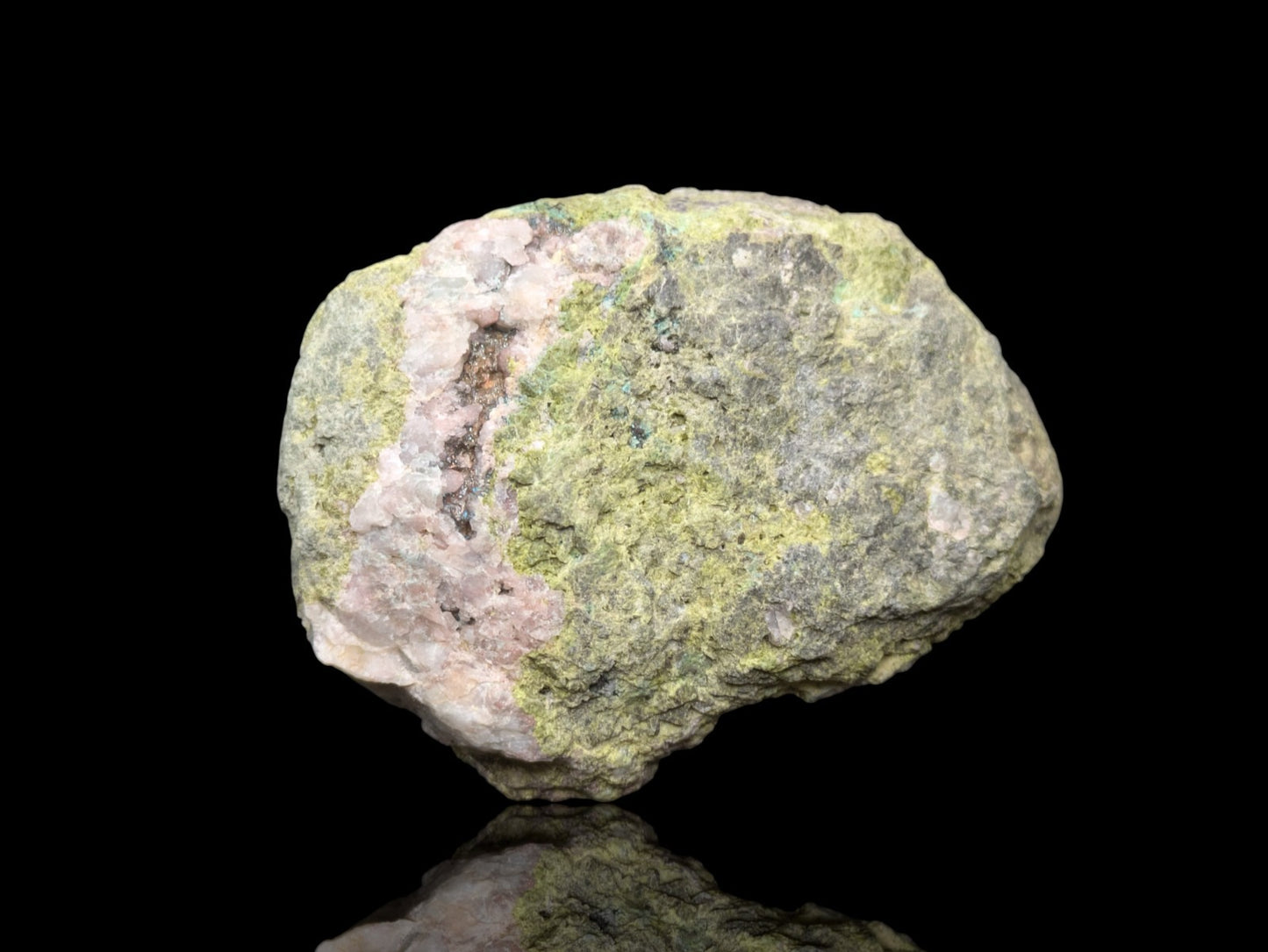 COPPER, VAR NATIVE- Keweenaw County, MI, USA- Cabinet