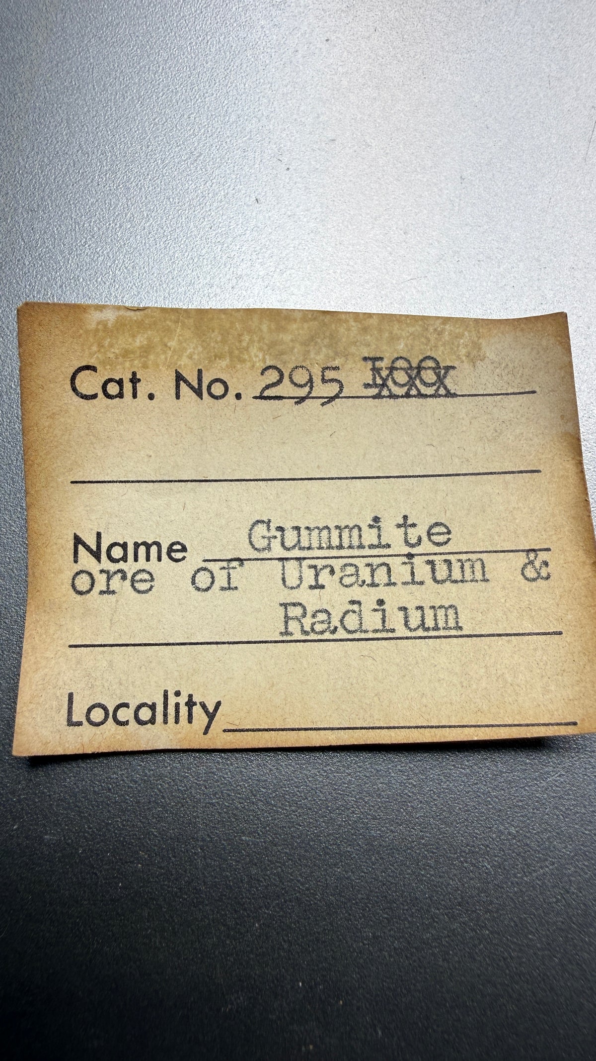 Gummite- No identified locality