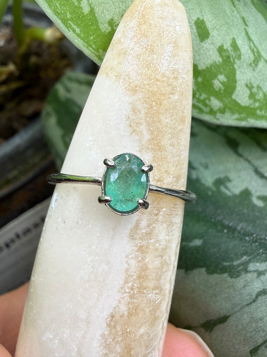 Faceted Emerald Adjustable Ring – .925 Sterling Silver