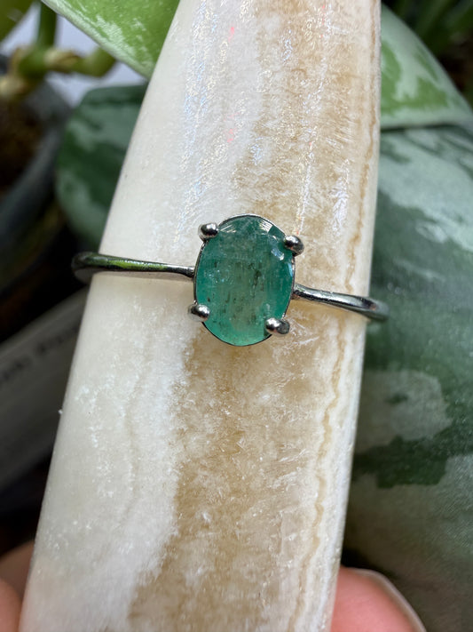 Faceted Emerald Adjustable Ring – .925 Sterling Silver
