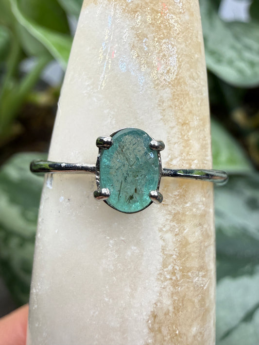 Faceted Emerald Adjustable Ring – .925 Sterling Silver