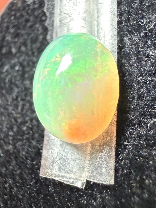 Natural Welo Opal Cabochon 10x8x5mm, 1.8ct- Sheet flash, minor rolling broadflash
