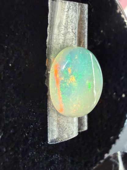 Natural Welo Opal Cabochon 10x8x5mm, 1.8ct- Sheet flash, minor rolling broadflash