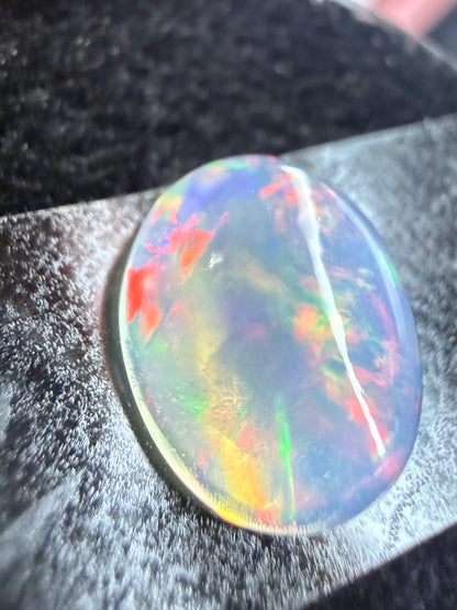 Natural Welo Opal Cabochon 11x9x5mm, 2.195ct- Broadflash, straw, reds!