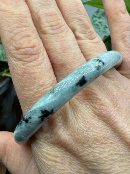 Burmese Jade Bangle – 8mm Wide – 62mm Diameter (Medium/Medium Plus)
