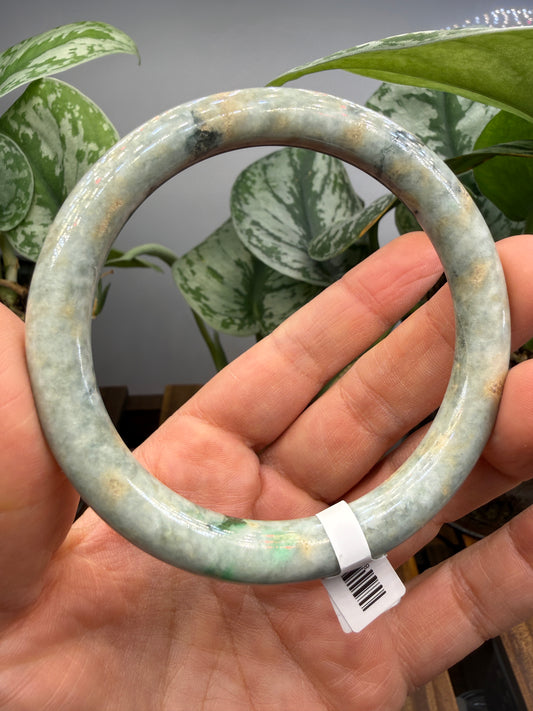 Burmese Jade Bangle – 8mm Wide – 60mm Diameter (Medium)