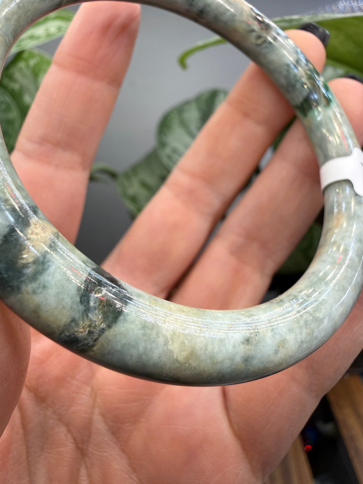 Burmese Jade Bangle – 8mm Wide – 60mm Diameter (Medium)