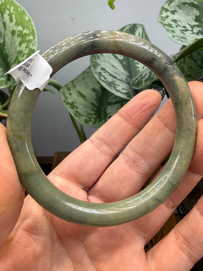 Burmese Jade Bangle – 8mm Wide – 60mm Diameter (Medium)
