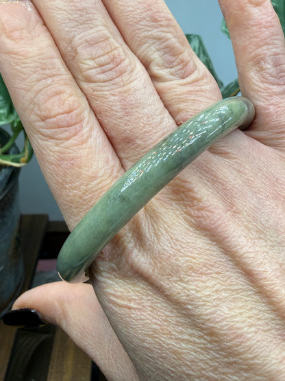Burmese Jade Bangle – 8mm Wide – 60mm Diameter (Medium)