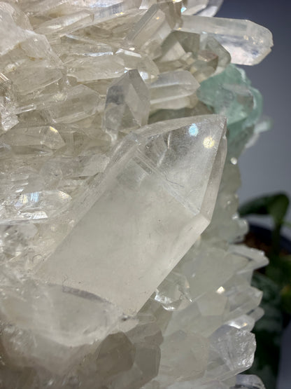 Fluorite on Quartz- Pasto Bueno Mining District, Pampas District, Pallasca Province, Áncash, Peru