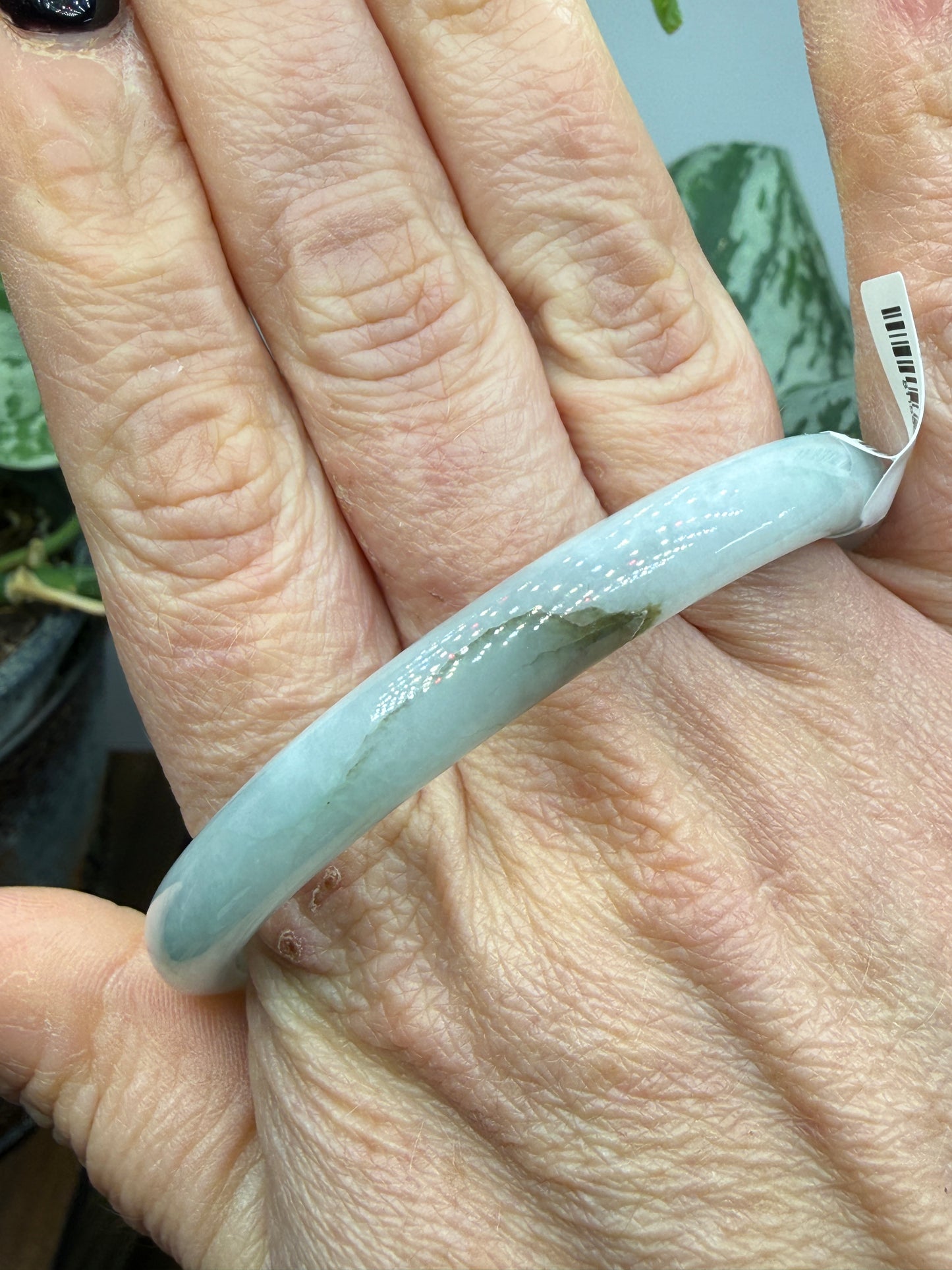 Burmese Jade Bangle – 8mm Wide – 59mm Diameter (Small/Medium)