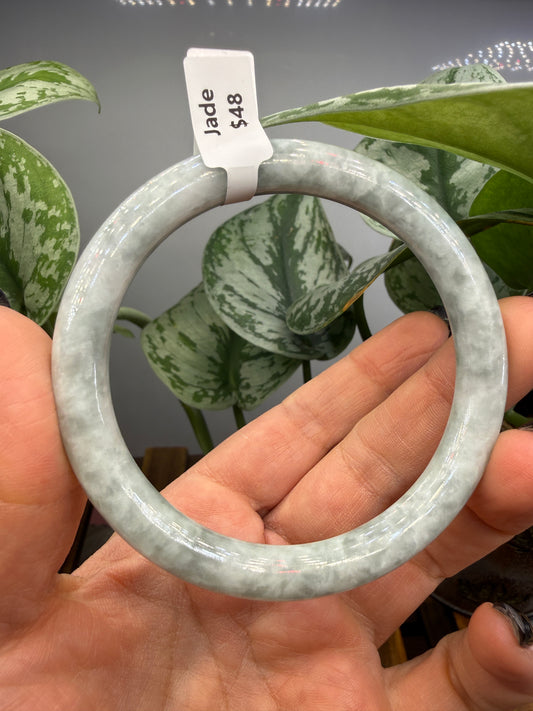 Burmese Jade Bangle – 8mm Wide – 60mm Diameter (Medium)