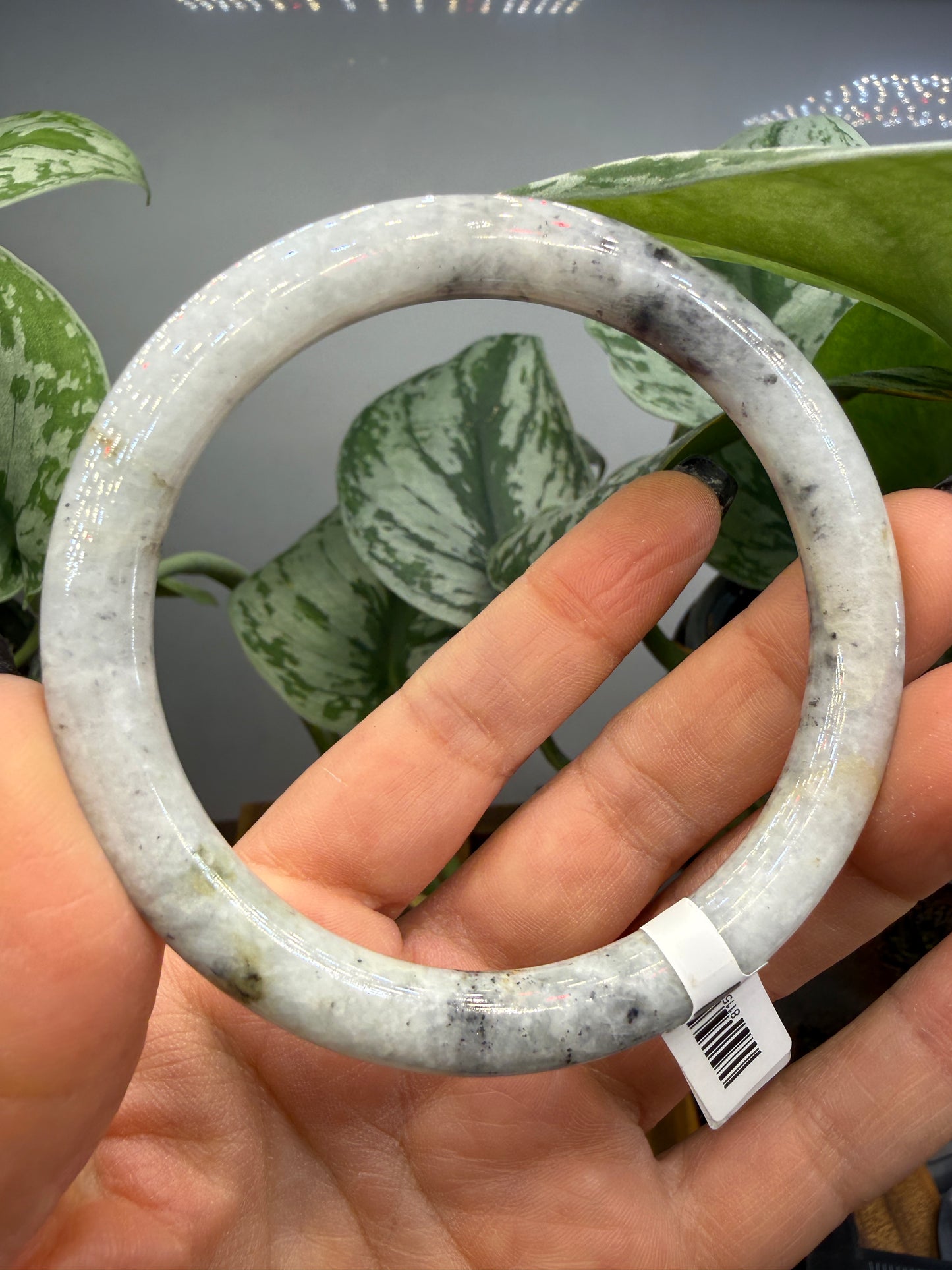 Burmese Jade Bangle – 8mm Wide – 61mm Diameter (Medium)