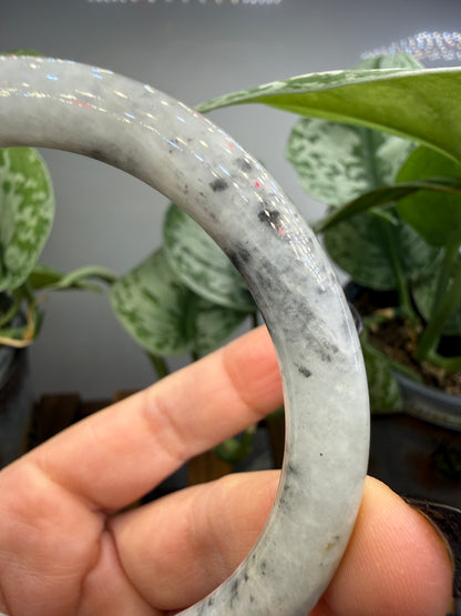 Burmese Jade Bangle – 8mm Wide – 61mm Diameter (Medium)