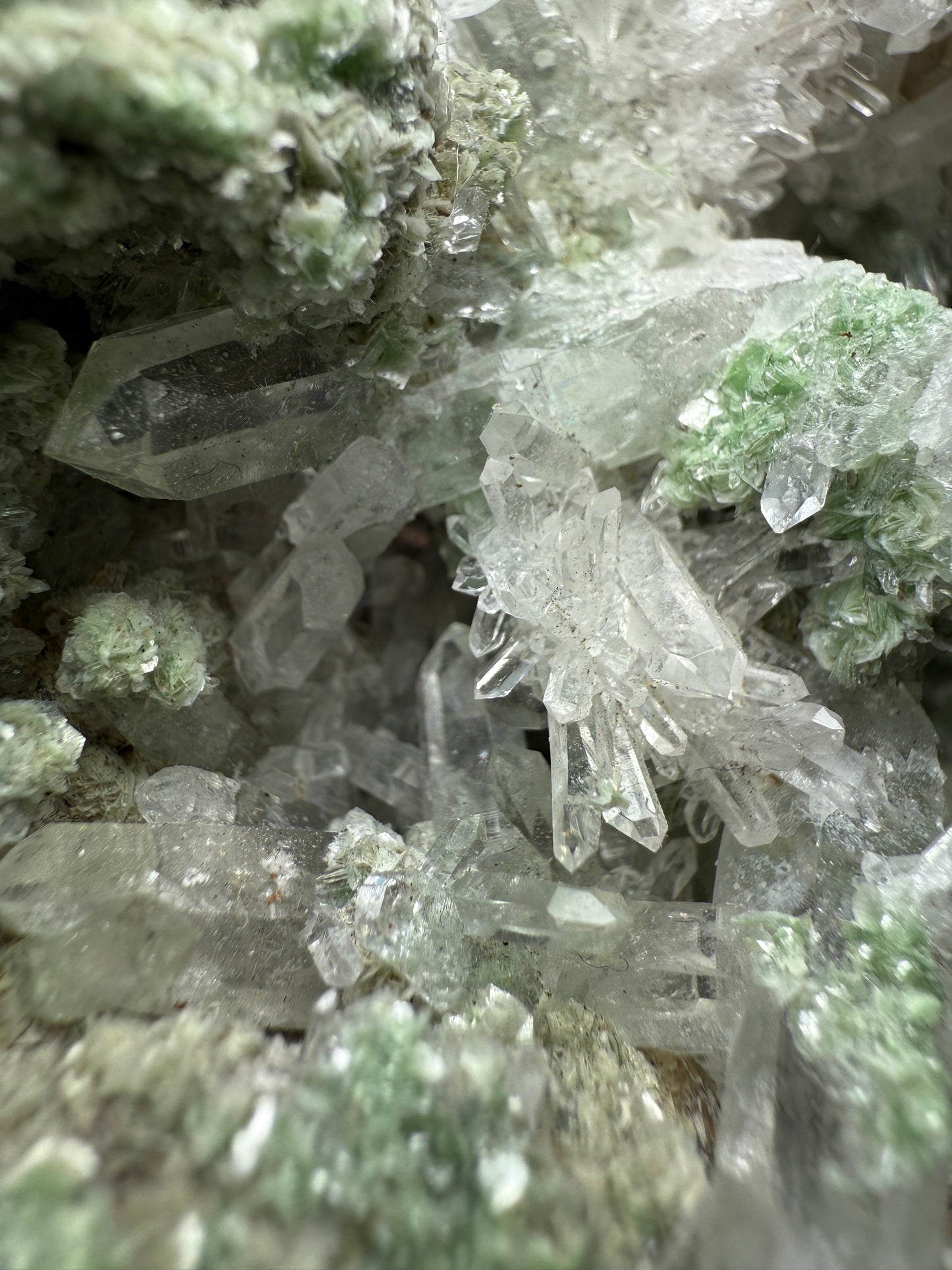 Quartz, Fuchsite- Mundo Nuevo Mine, Huamachuco, La Libertad, Peru
