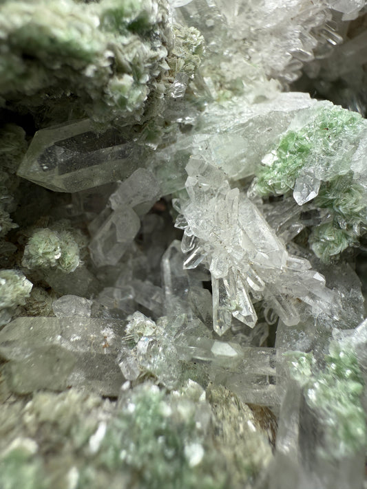 Quartz, Fuchsite- Mundo Nuevo Mine, Huamachuco, La Libertad, Peru