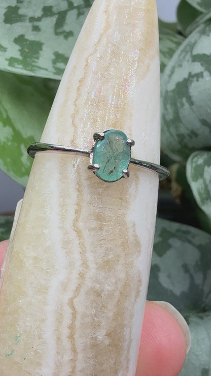 Faceted Emerald Adjustable Ring – .925 Sterling Silver